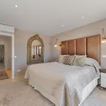 Beautiful 4b Townhouse
