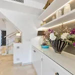 Beautiful 4b Townhouse Semesterbostad