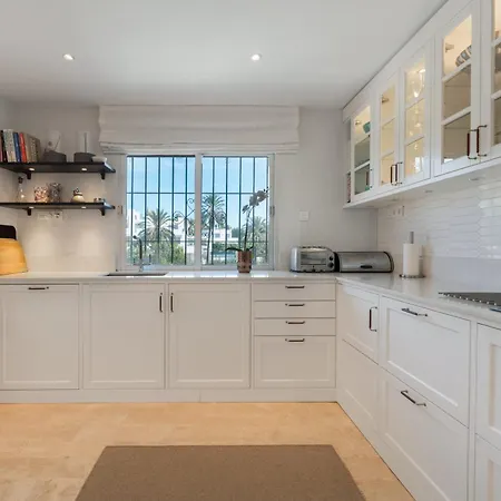 Beautiful 4b Townhouse Semesterbostad Marbella